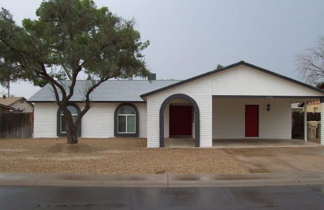 6428 W SUNNYSLOPE Lane - 6428 West Sunnyslope Lane, Glendale, AZ 85302