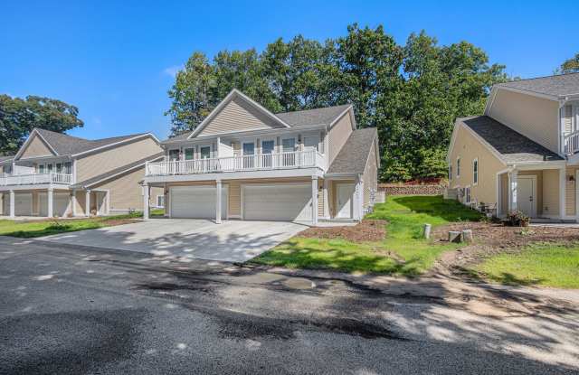 Like New 5 Bedroom - Close to the lake! - 17543 Beechwood Lane, Ferrysburg, MI 49456