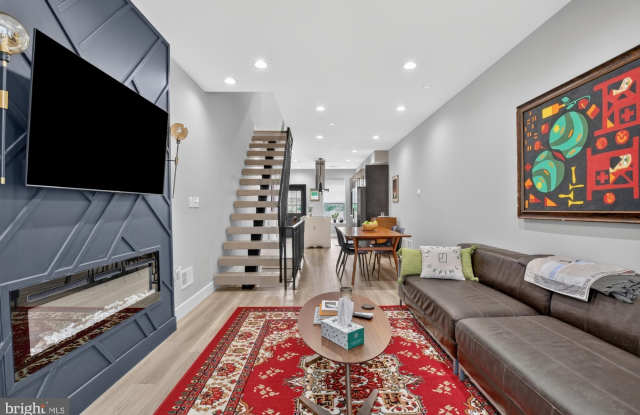 1838 E OAKDALE Street Gallery 2