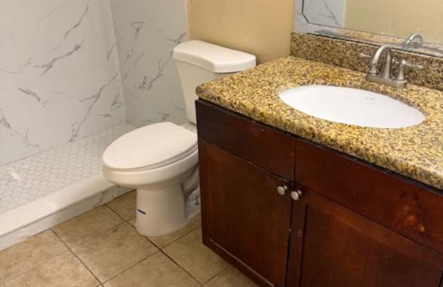 Beautiful large ground floor one bedroom condominium Gallery 3