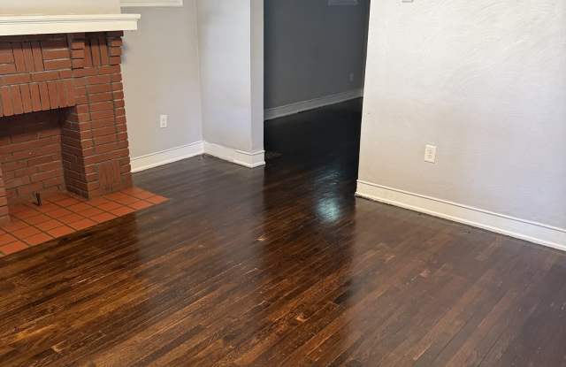 1129 Woodbourne Avenue Gallery 3