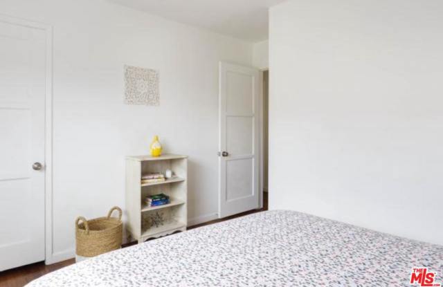 8411 KITTYHAWK Avenue Gallery 3
