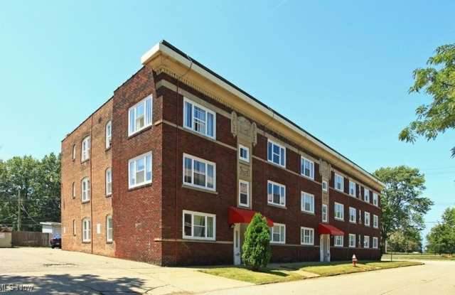 14236 Lakeshore Boulevard unit: 6 photos photos