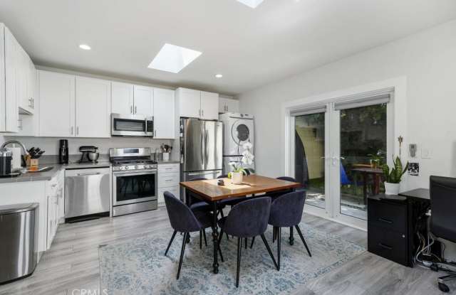 5614 Calhoun Avenue - 5614 Calhoun Avenue, Los Angeles, CA 91401