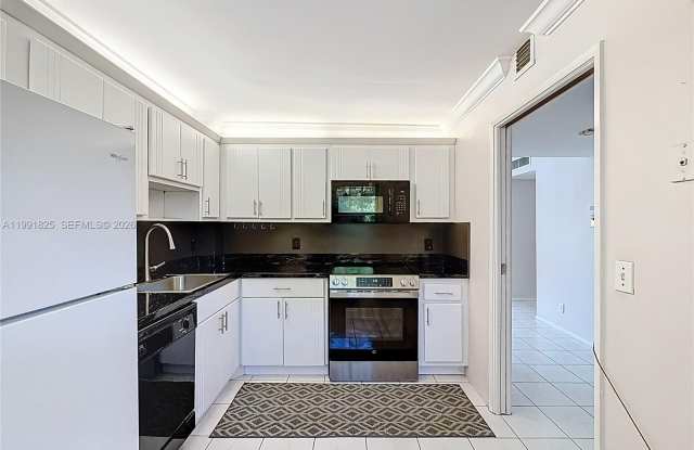 605 Oaks Dr photos photos