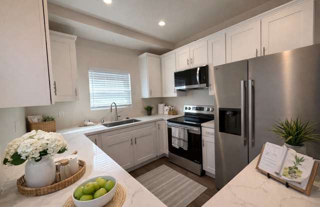 4BD/2BA on East Falls! Newer Build & Rooftop Deck! photos photos