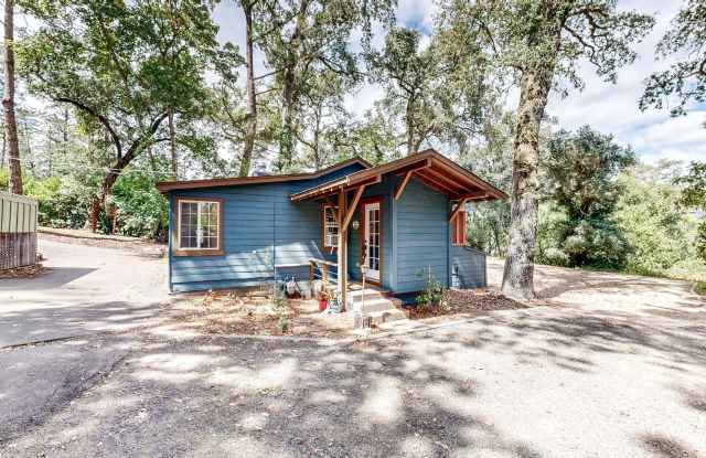 Beautiful Fully Furnished Private Two Bedroom One Bathroom House with Large Yard photos photos