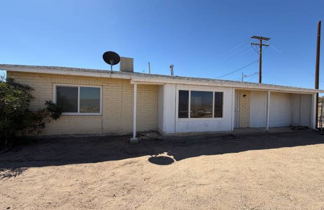 Newly Remodeled 2 Bedroom 1 Bathroom House with Beautiful View Gallery 1