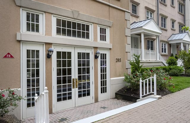 203 SHEARWATER CT WEST - 203 Shearwater Ct W, Jersey City, NJ 07305