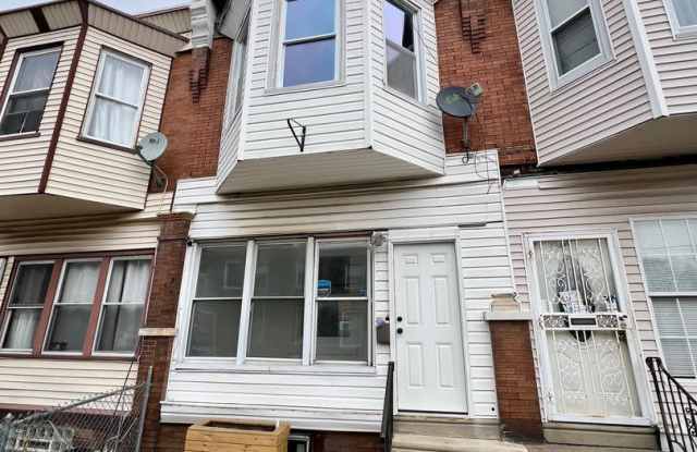 Newly Renovated 3-Bedroom Townhouse in Elmwood Park! Available mid-May! PHA VOUCHERS ACCEPTED! photos photos