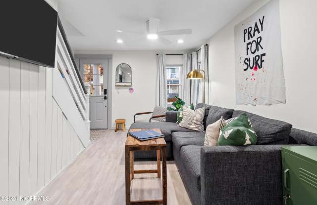81 Franklin Avenue Gallery 2