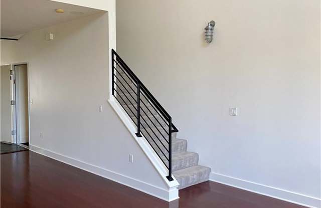 669 N Poinsettia Street Gallery 3