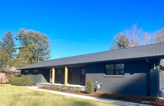 3 Bedroom 2 Bath house Great Hendersonville Location! photos photos