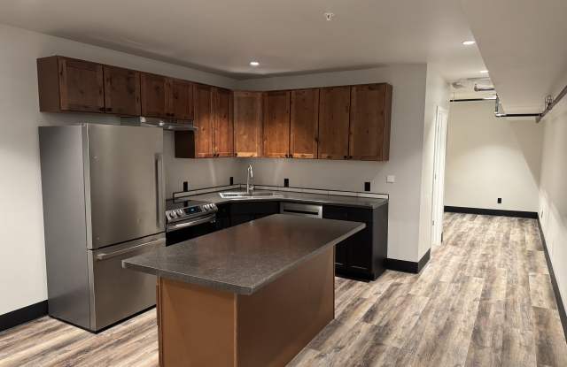 826 W Eighth Street photos photos