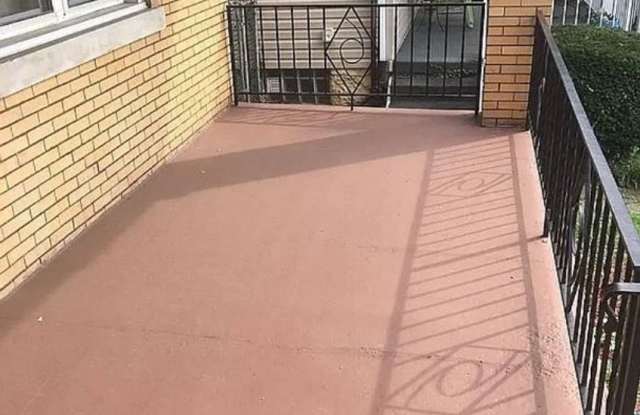 Spacious 5 Bedroom 2.5 Bathroom Single Family Home with Garage (Mt Washington) Gallery 3