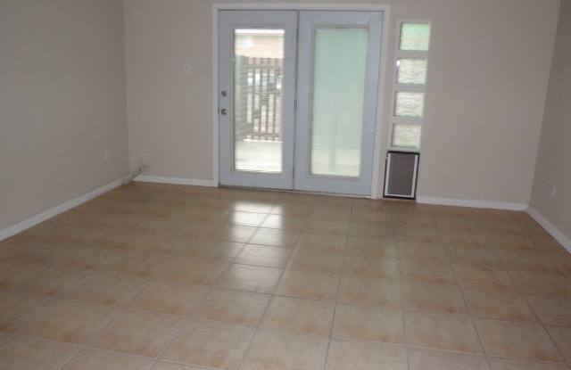 1491 D Alamo Gallery 3