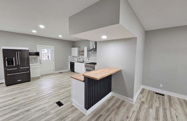 2402 Crystal Dr Gallery 3