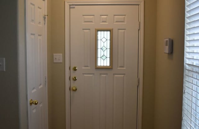 Charming 3 BR on Corner Lot! Gallery 3