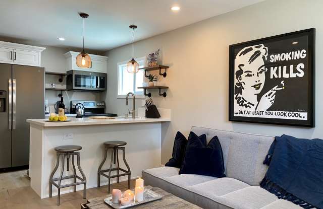6058 Shadyglade Avenue Gallery 2