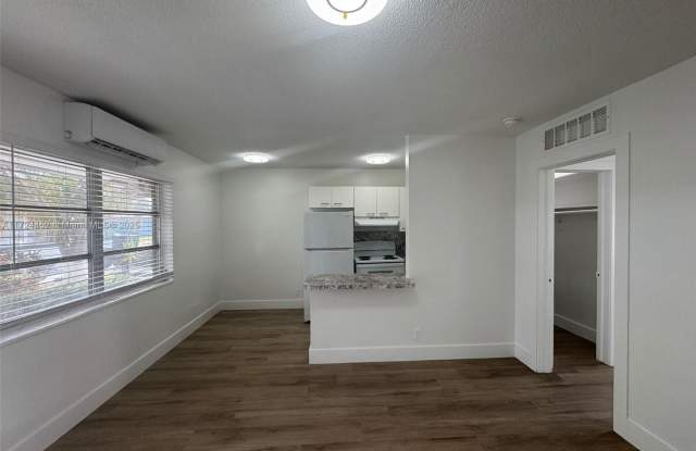 1041 NE 15th Street - 1041 Northeast 15th Street, Fort Lauderdale, FL 33304