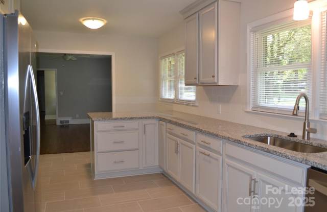 3313 Woodwardia Drive Gallery 4