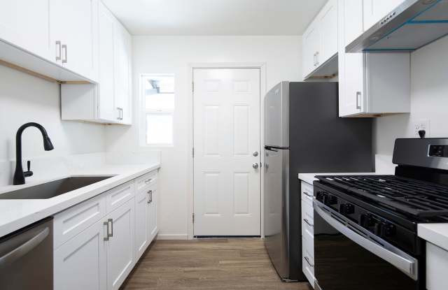 *OPEN HOUSE: 6/14 10AM-12:30PM* Charming Bay Ho Duplex in Great Neighborhood! photos photos