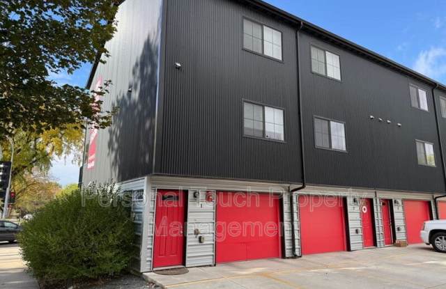 808 7th Ave S - 808 7th Avenue South, Moorhead, MN 56560