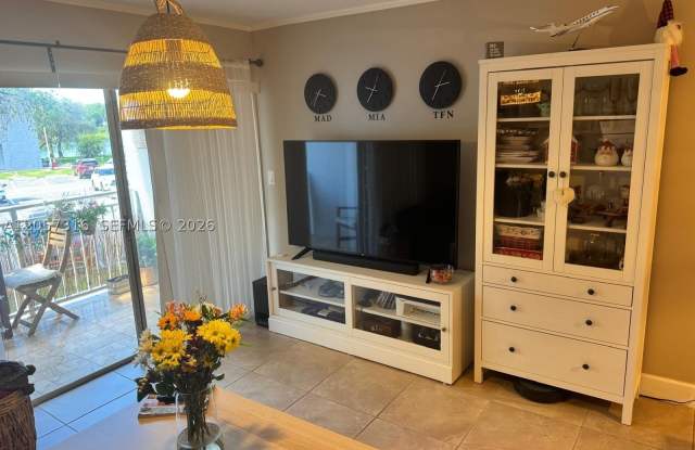 9363 Fontainebleau Blvd photos photos