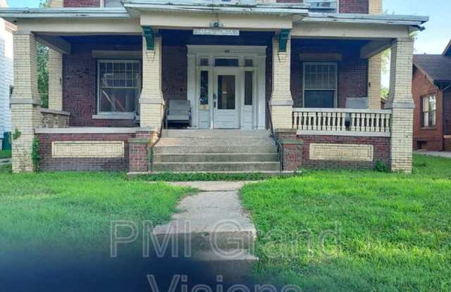 623 W William St photos photos