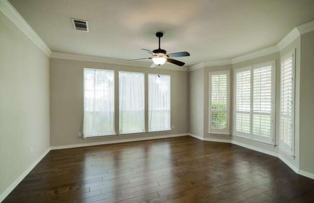 303 Chestnut Cove Circle Gallery 3