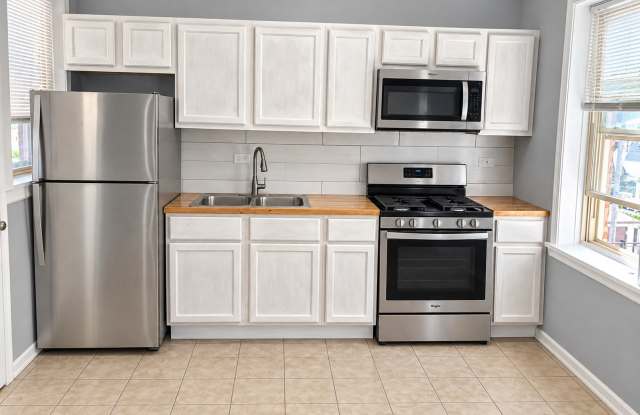Beautiful 2-Bedroom renovated Condo Gallery 1