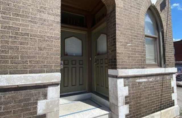 1112 South Boyle Avenue Gallery 4