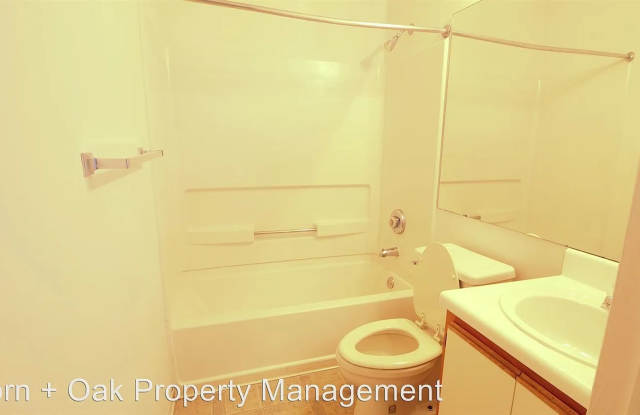 Room in 4 Bedroom Home at Collegiate Cir Gallery 3