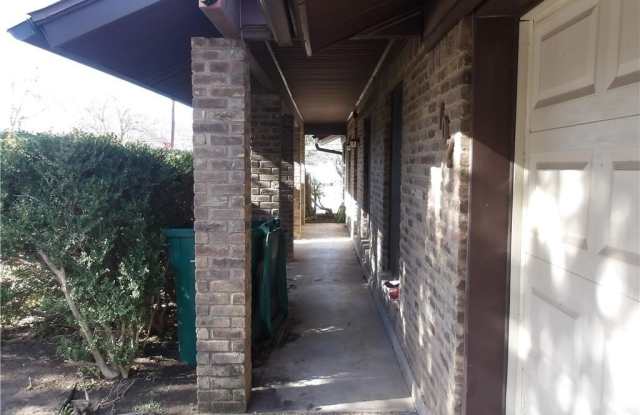 107 Suzanne Lane Gallery 2