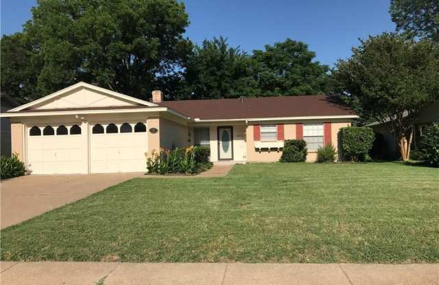 727 Kingswood Avenue - 727 Kingswood Avenue, Richardson, TX 75080