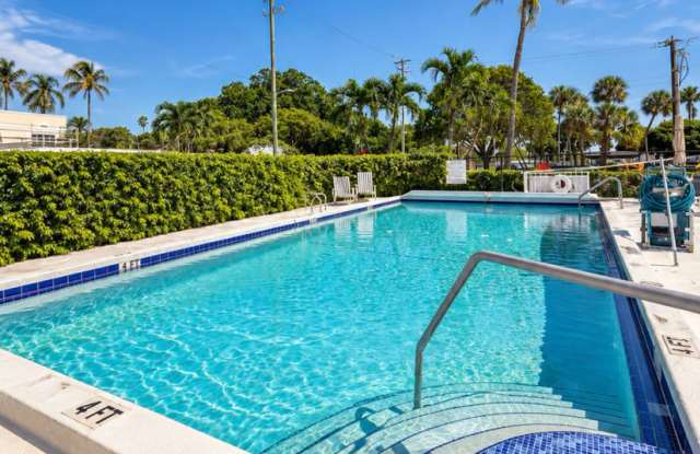 Studio Apartment with Pool Available Now! Gallery 1