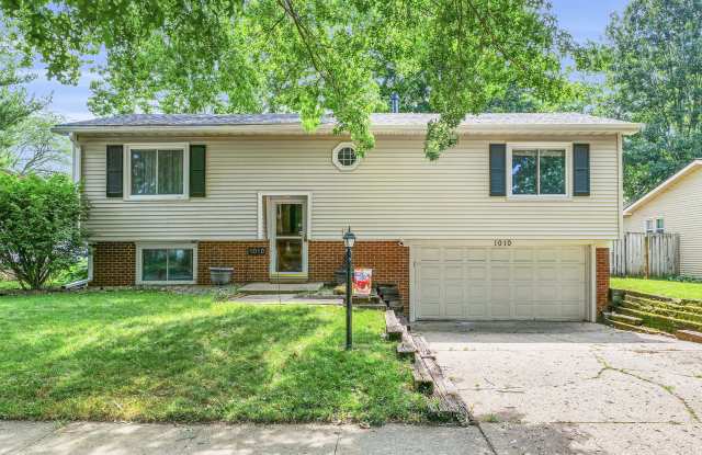 1010 Hollycrest Drive photos photos