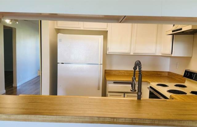 18242 Parkview Ln Apt 106 Gallery 3