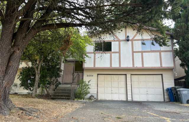 Renovated 3 Bed, 2.5 bath home w/2-car garage in Kent's East Hill/Meridian, $3,075/mo. photos photos