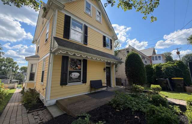 156 GREEN Street Gallery 3