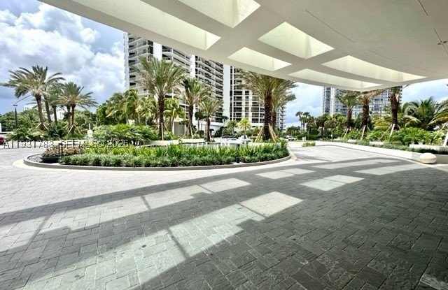 20201 E Country Club Dr Gallery 4