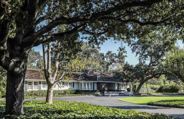 Classic Ranch home in the heart of prestigious Atherton w/ Pool Gallery 4