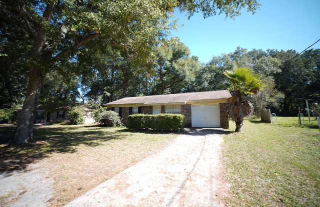 3/1.5 Single Family Home with Garage Gallery 1