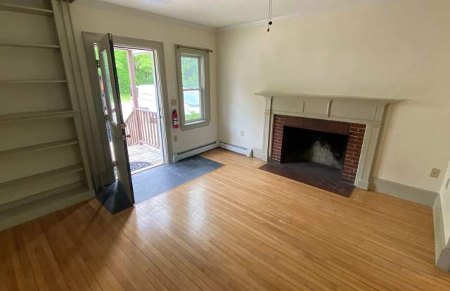 University Student Rental- Available for the 2026-2027 School Year!! Heat  Hot water Included - 277 Mast Road, Durham, NH 03824