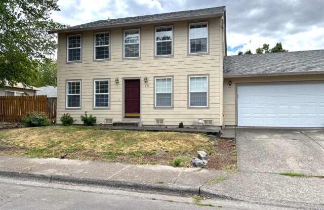 4 Bedroom Beaverton Home with Huge Backyard! photos photos