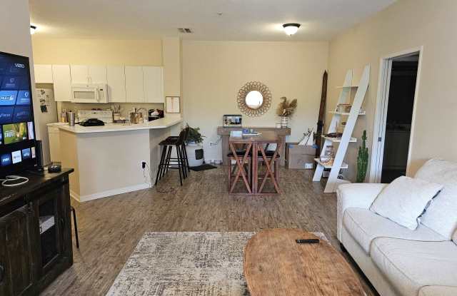 605 Fairway Dr photos photos