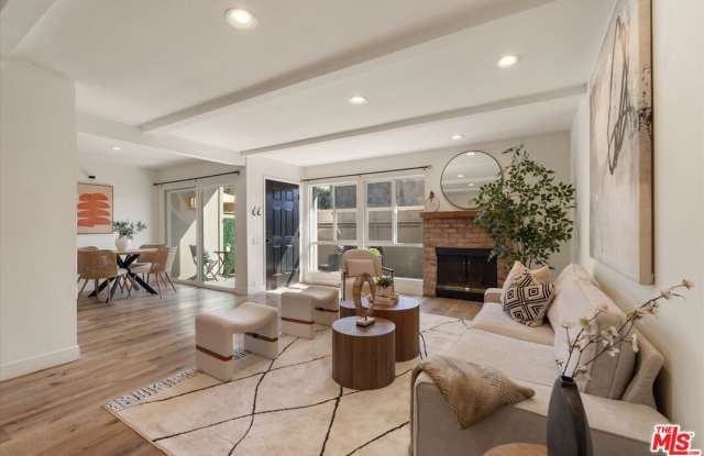 2516 Arizona Ave unit: 7 photos photos