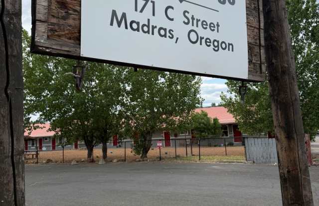 1 Bedroom / 1 Bathroom Apartment in Madras Oregon - PENDING APPLICATION photos photos 1 Bedroom / 1 Bathroom Apartment in Madras Oregon - PENDING APPLICATION photos photos