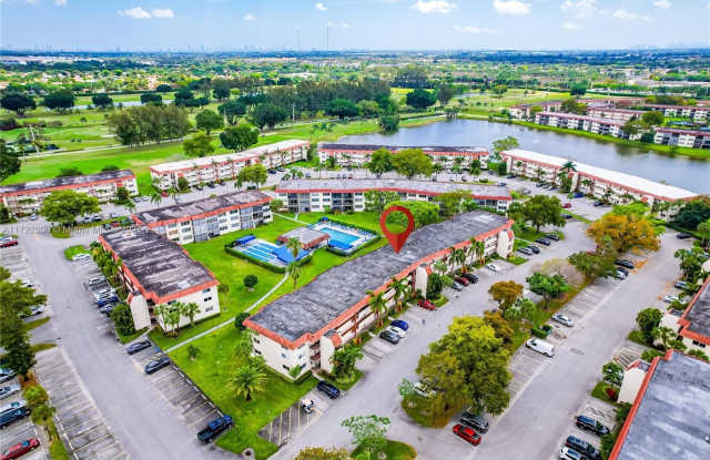 9800 N Hollybrook Lake Dr - 9800 North Hollybrook Lake Drive, Pembroke Pines, FL 33025