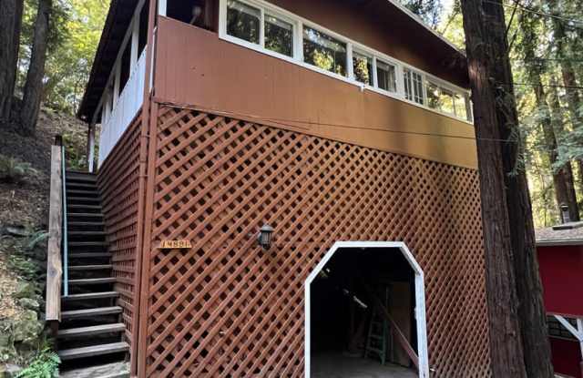 Two Bedroom hilltop home with Carport, large back yard, mini-split heating w/d hook ups Gallery 1